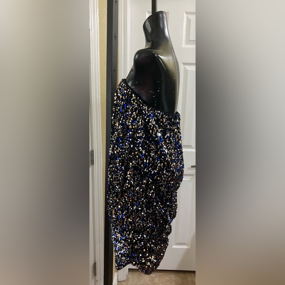 NWT Gabrielle Union Sequin Strapless Dress. Size Medium. - Picture 6 of 11